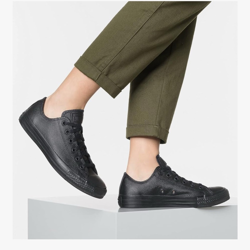 Converse Black Sneakers Classic Low-Top Design